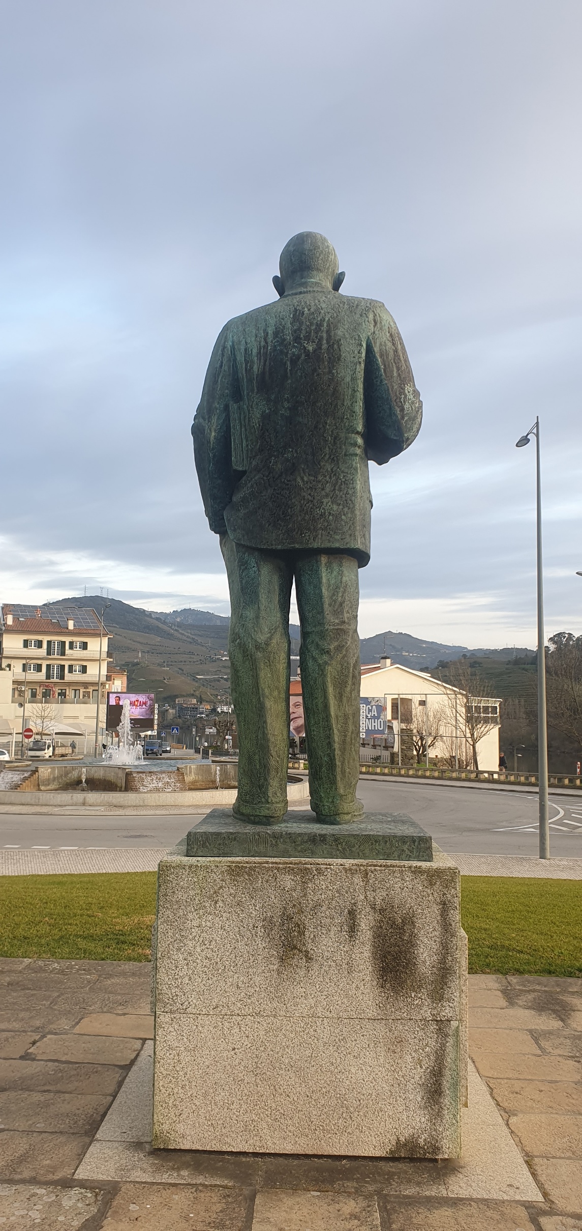 João de Araújo Correia's statue - 03.jpg